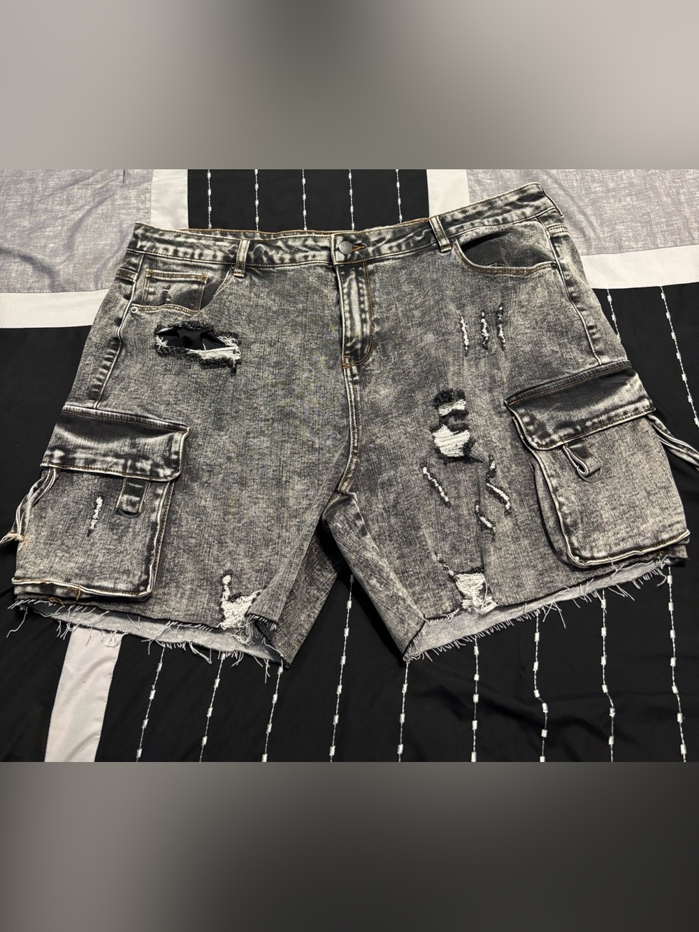 Women’s Plus Size 20 Distressed Cargo Denim Shorts - Grey Wash